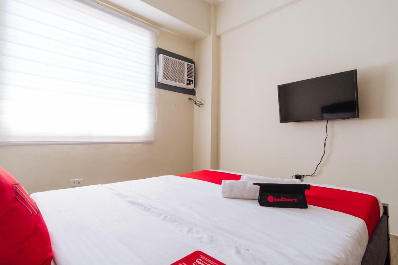 Reddoorz Premium @ Vista Heights Legarda Hotel Manila Kültér fotó