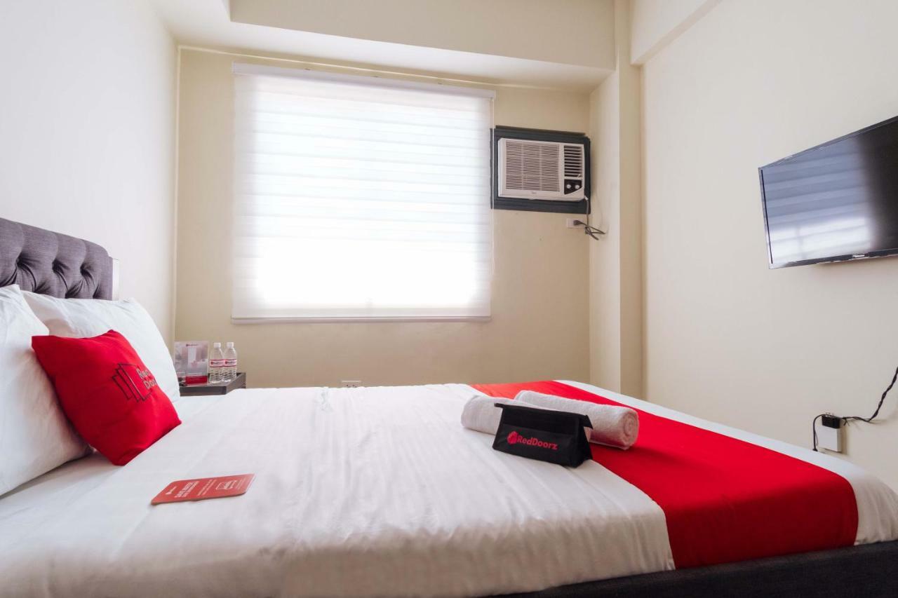 Reddoorz Premium @ Vista Heights Legarda Hotel Manila Kültér fotó